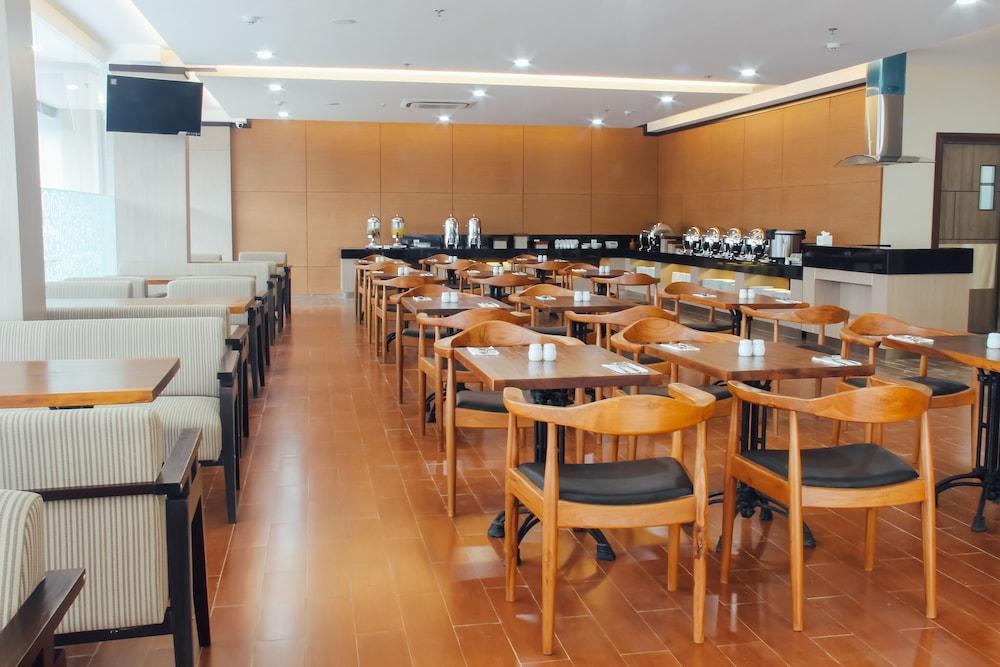 Terraz Tree Hotel Джакарта Екстериор снимка