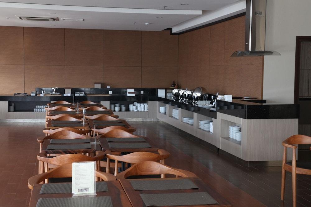 Terraz Tree Hotel Джакарта Екстериор снимка