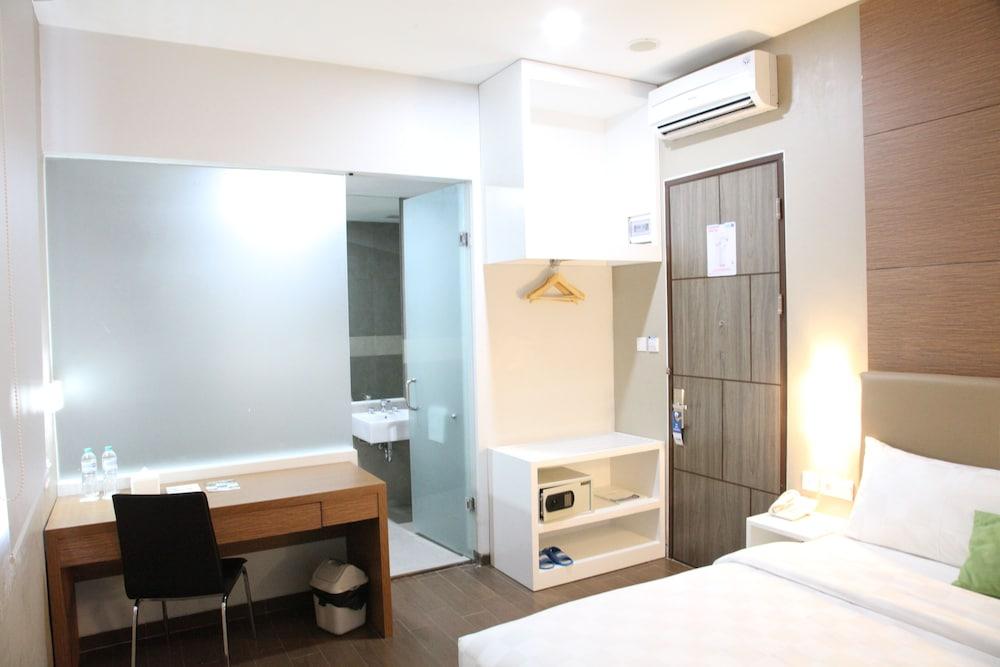 Terraz Tree Hotel Джакарта Екстериор снимка