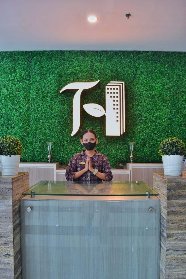 Terraz Tree Hotel Джакарта Екстериор снимка