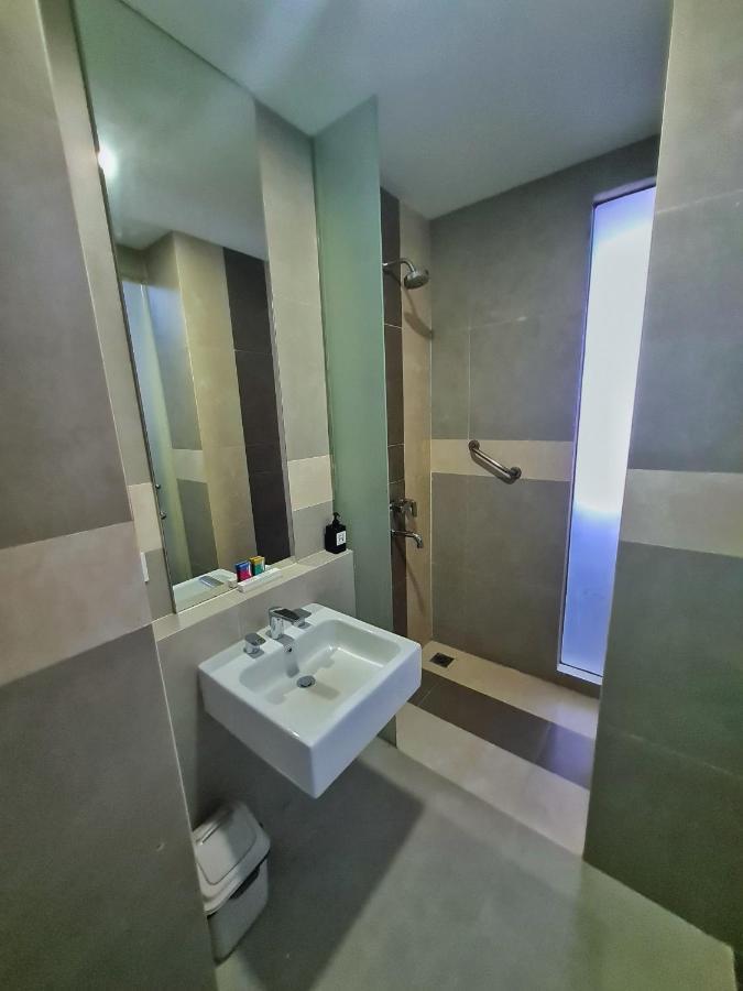 Terraz Tree Hotel Джакарта Екстериор снимка