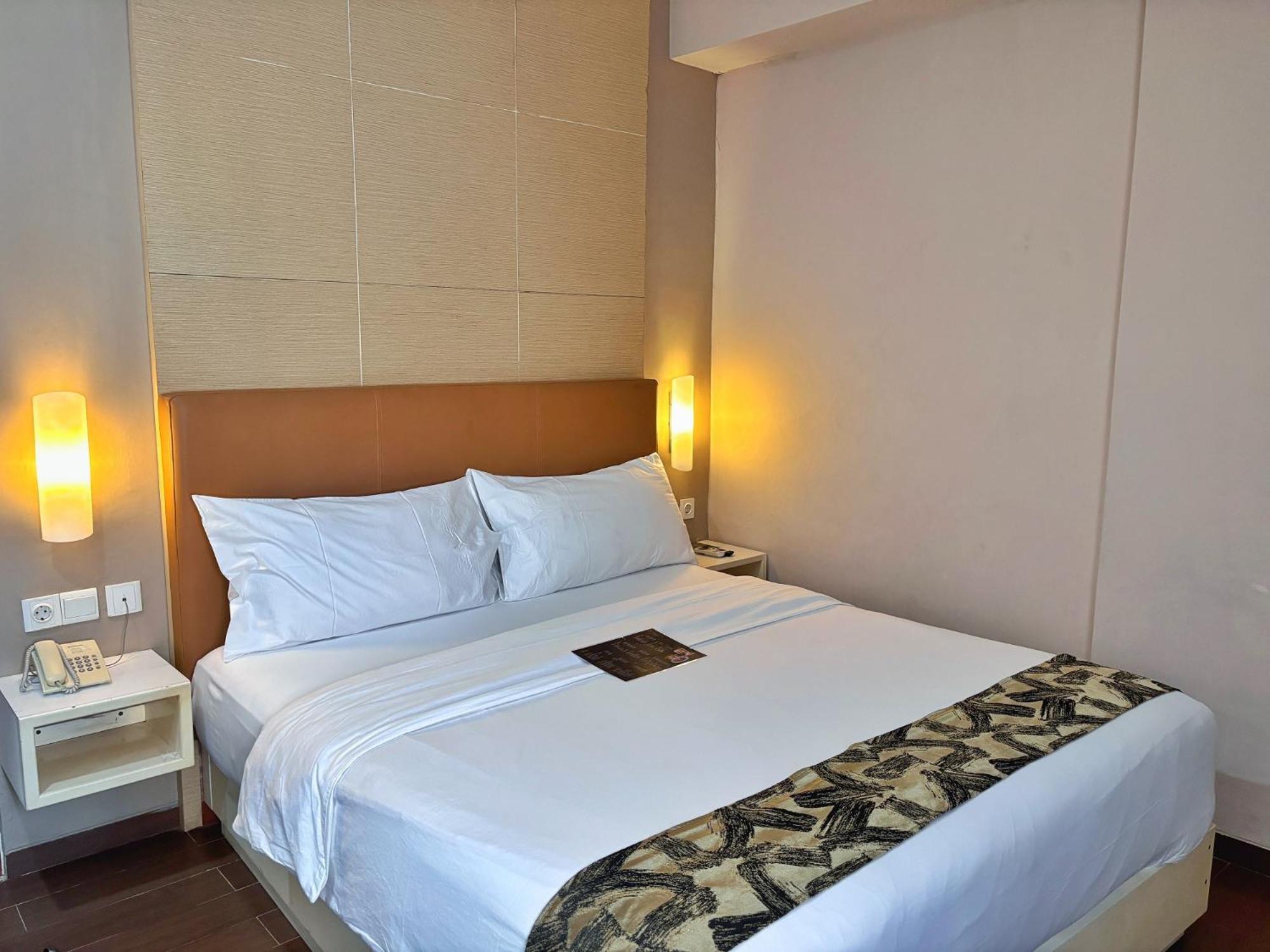 Terraz Tree Hotel Джакарта Екстериор снимка